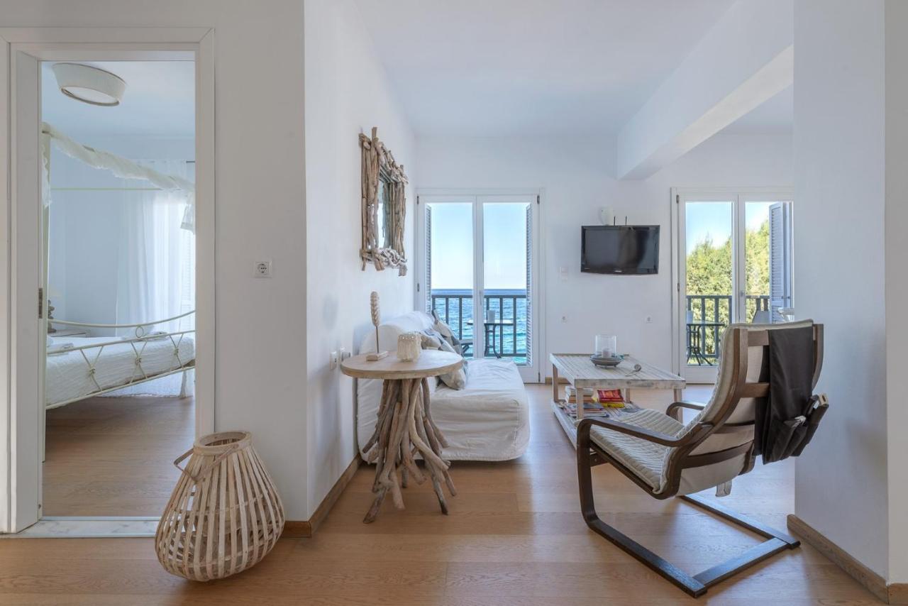 Uno Luxury Apartment With Sea View Livadia  Exterior photo