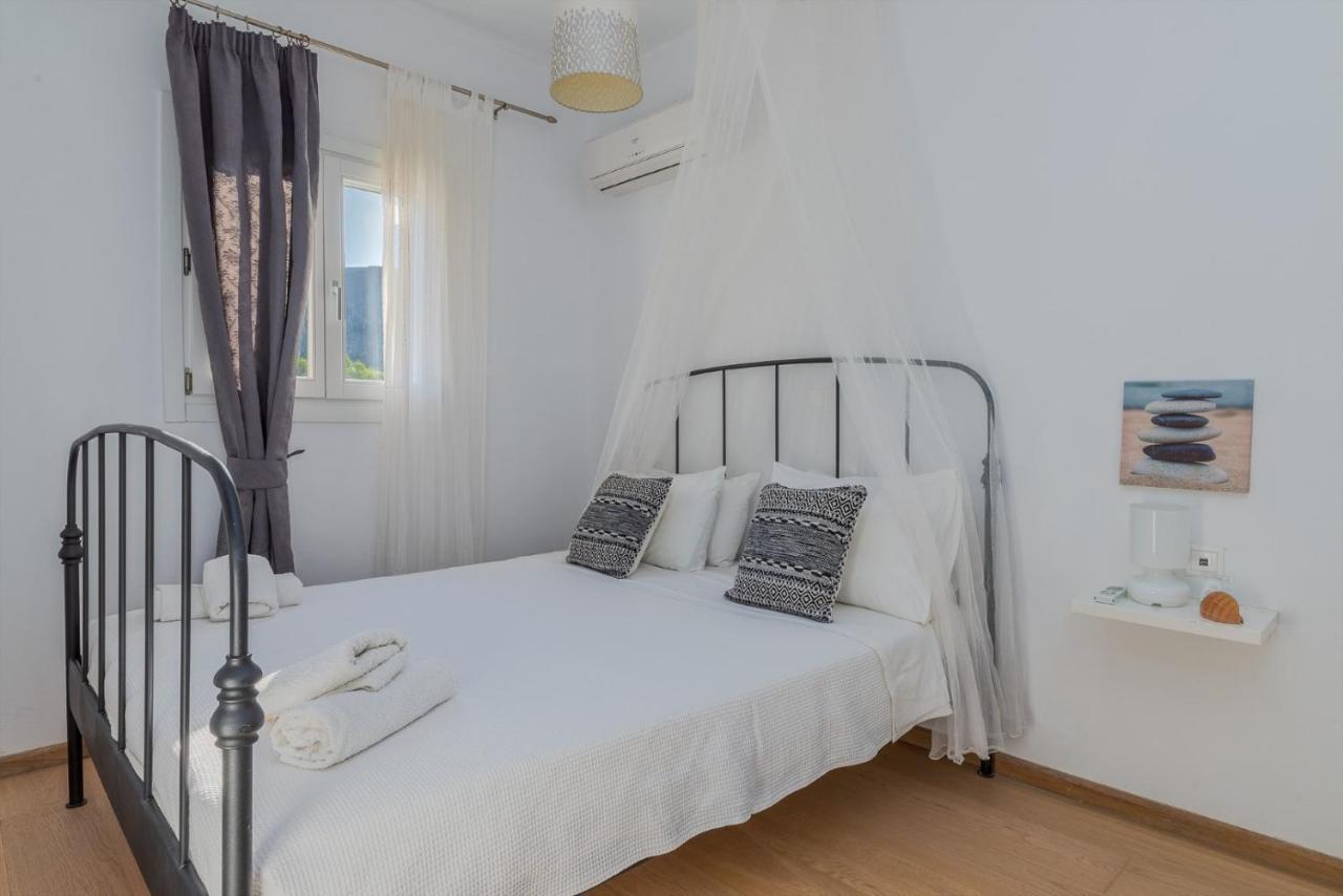 Uno Luxury Apartment With Sea View Livadia  Exterior photo